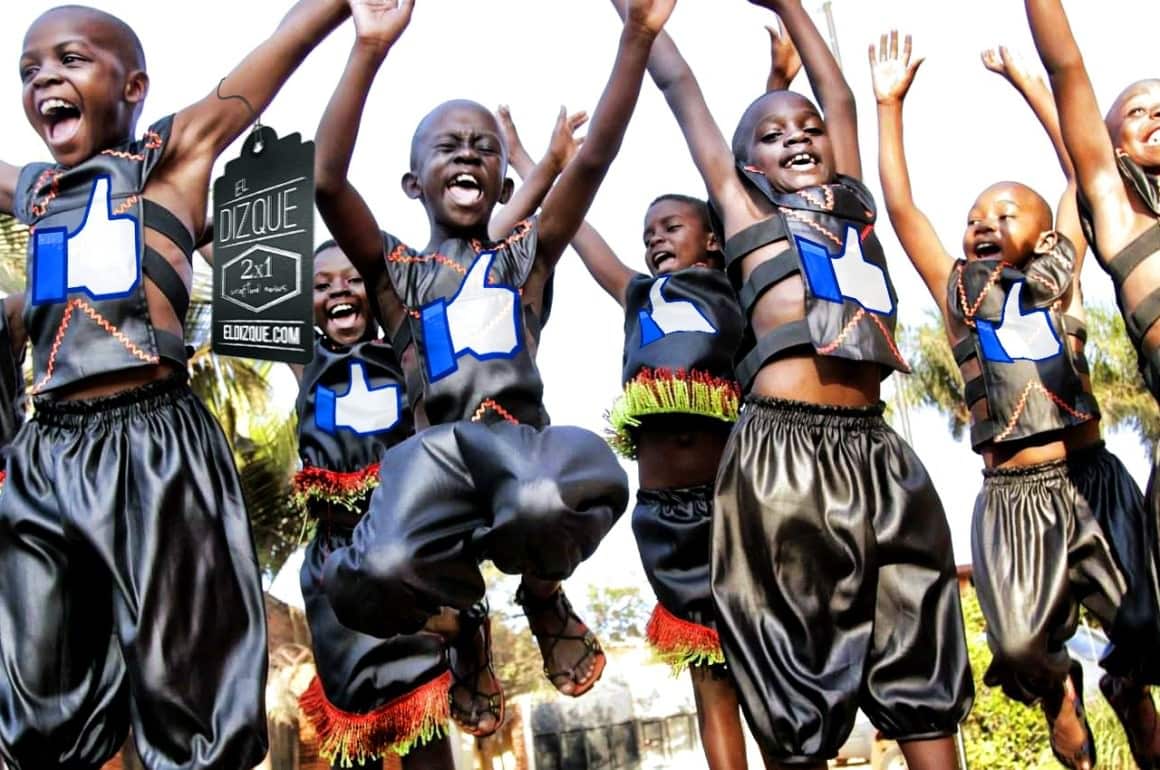 Hambruna en África casi erradicada gracias a likes de Facebook. 1 Hambruna en África casi erradicada gracias a likes de Facebook. 1