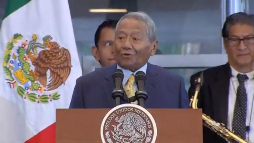 Tras cirugía plástica, AMLO quedó idéntico a Benito Juárez 2 AMLO quedó idéntico a Benito Juárez