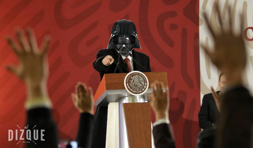 AMLO aparece con cubrebocas de Darth Vader en la mañanera